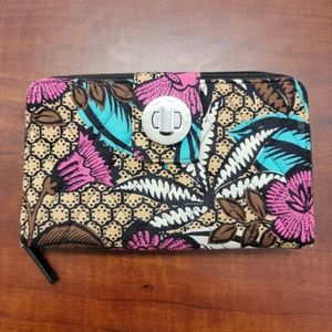NWOT Vera Bradley Ultrlight RFID Turnlock Wallet